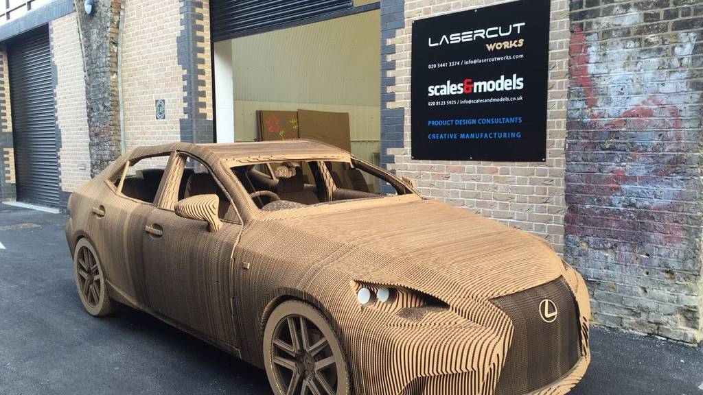 Carro de papelão Lexus Laser Cut em escala real 8